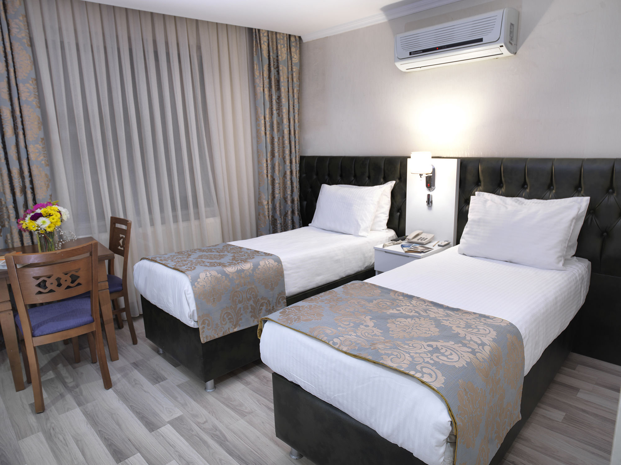 Monarch Hotel อิสตันบูล ภายนอก รูปภาพ