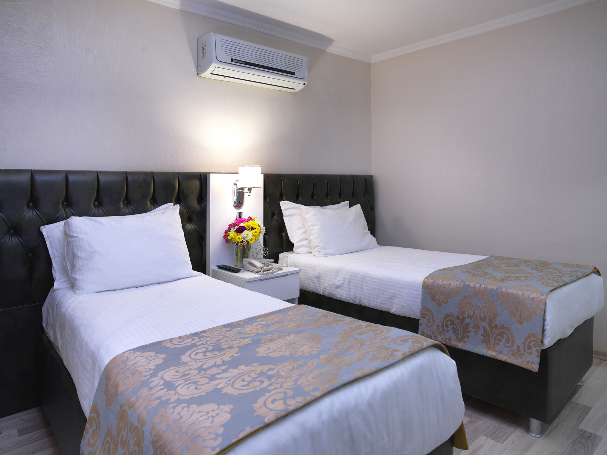 Monarch Hotel อิสตันบูล ภายนอก รูปภาพ