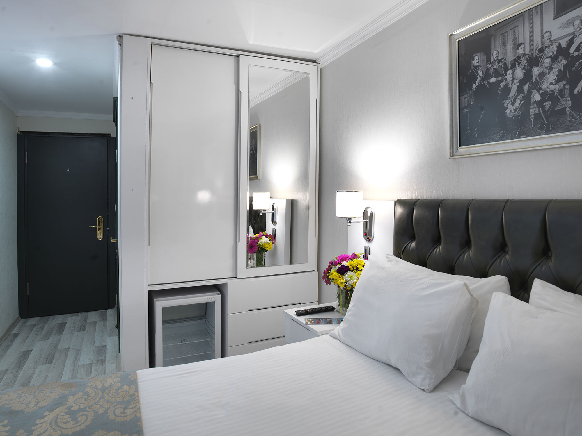 Monarch Hotel อิสตันบูล ภายนอก รูปภาพ