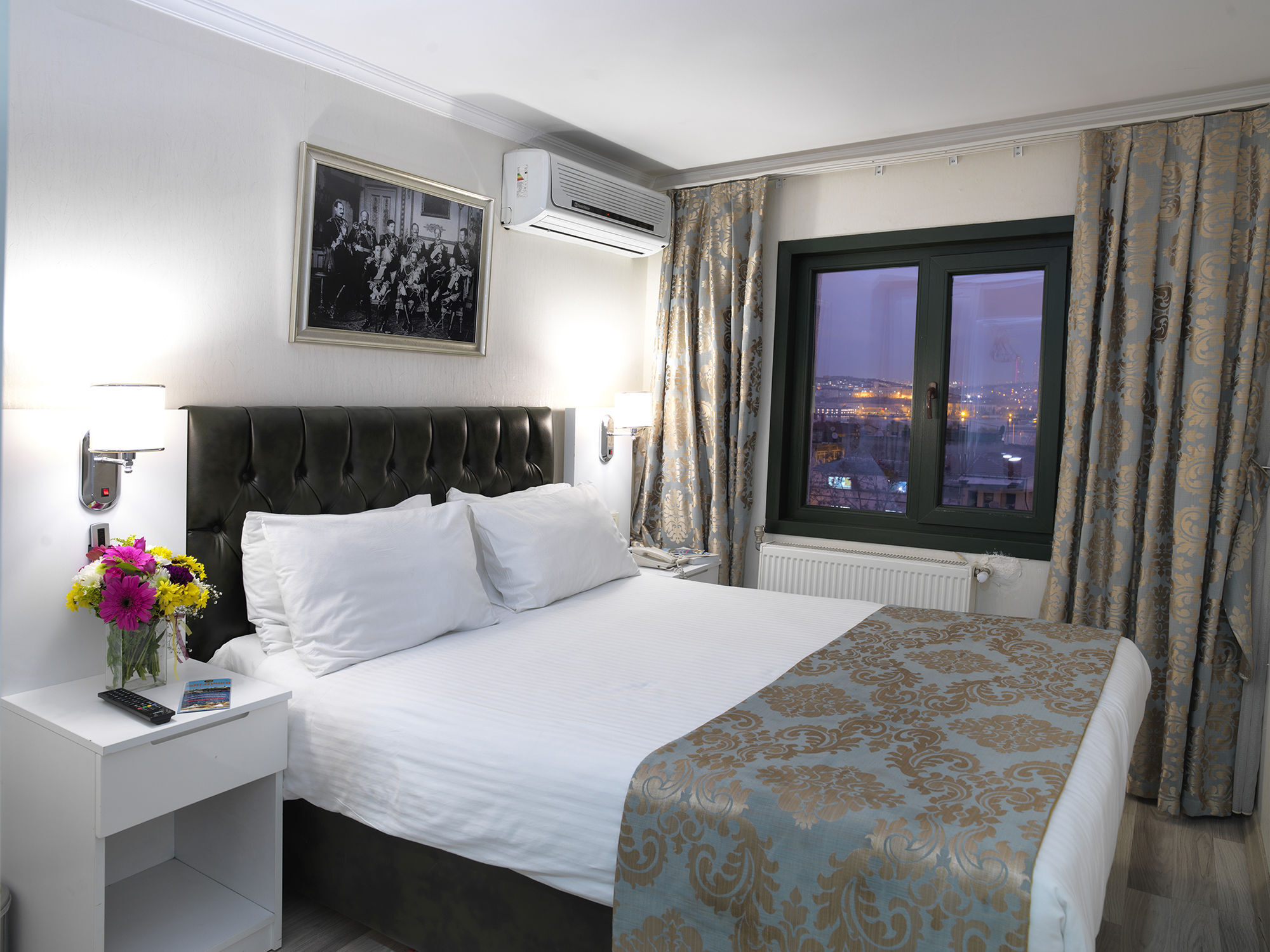 Monarch Hotel อิสตันบูล ภายนอก รูปภาพ